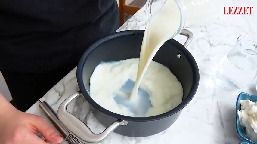 tencereye eklenen süt