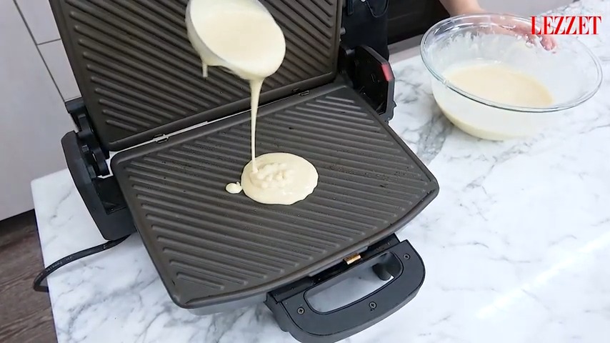 tost makinesine eklenen waffle harcı