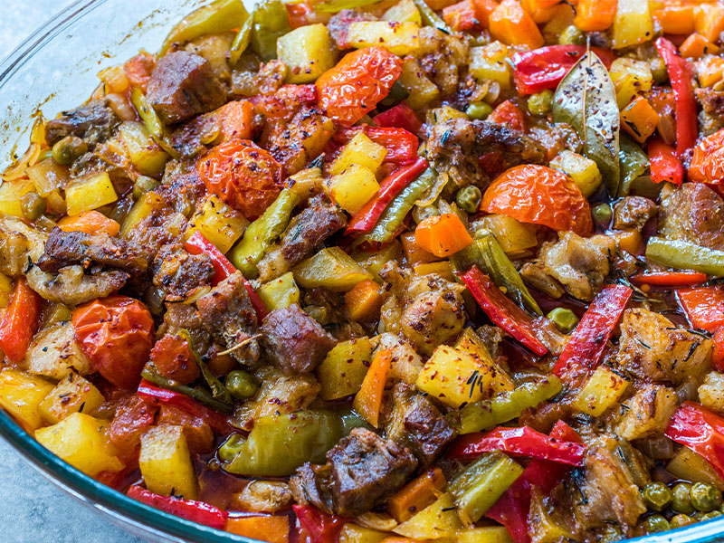 Sebzeleri ve köfteleri ön pişirin