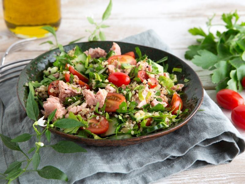 Ton Balıklı Kinoa Salatası