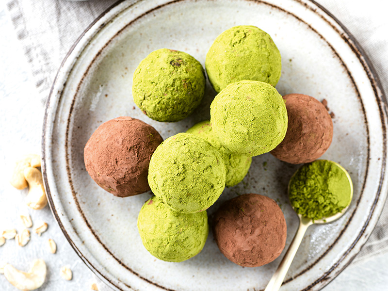Matcha Ve Kakaolu Enerji Topları