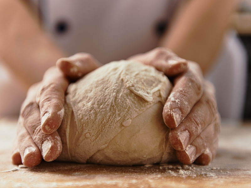 Hamurun kıvamı sert olmamalı