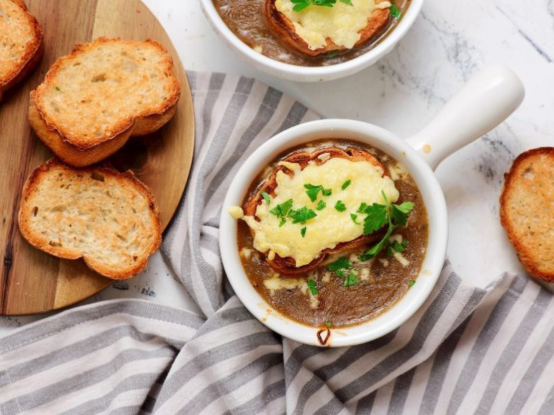 Soğan Çorbası (Fransız usulü)