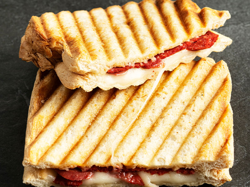 sucuklu kaşarlı tost