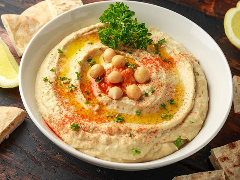 İçindeki sarımsak ve tahin miktarı da raf ömrünü etkileyebilir