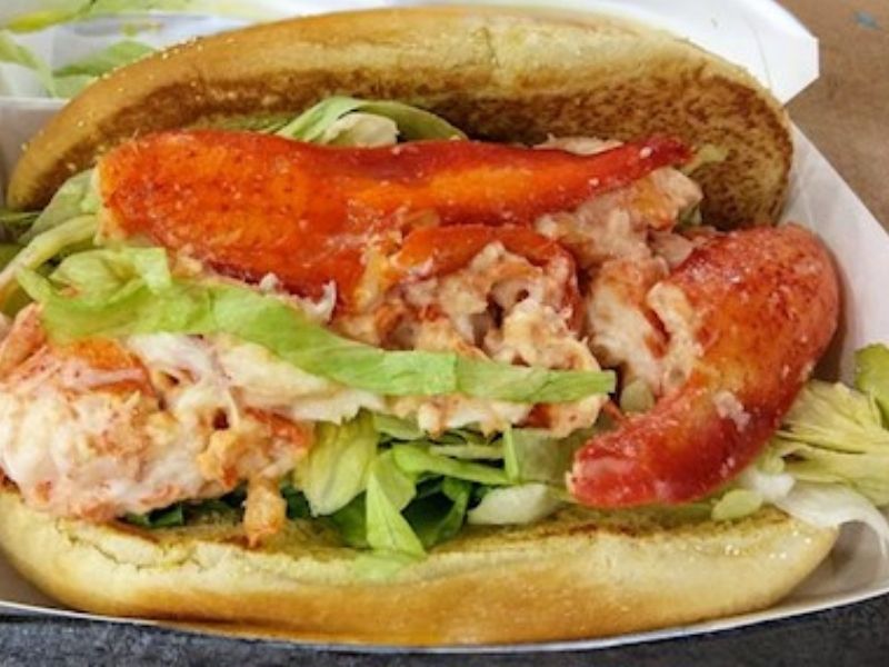 Maine Usulü Istakozlu Sandviç – ABD