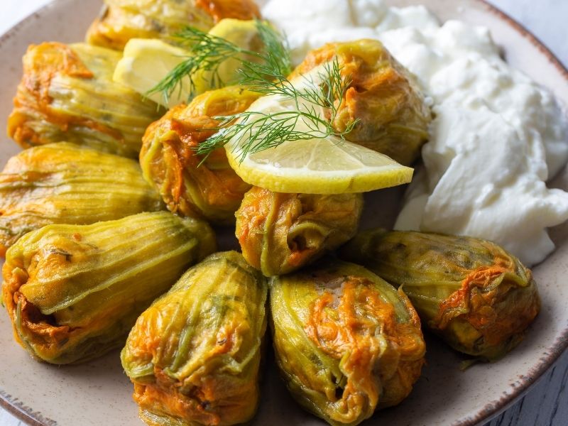 Klasik Bir Ege Esintisi: Zeytinyağlı Kabak Çiçeği Dolması