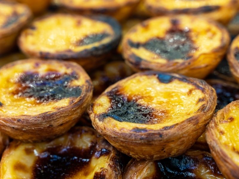 İpeksi Ve Aromatik Yumurtalı Kremanın Pişirilmesi