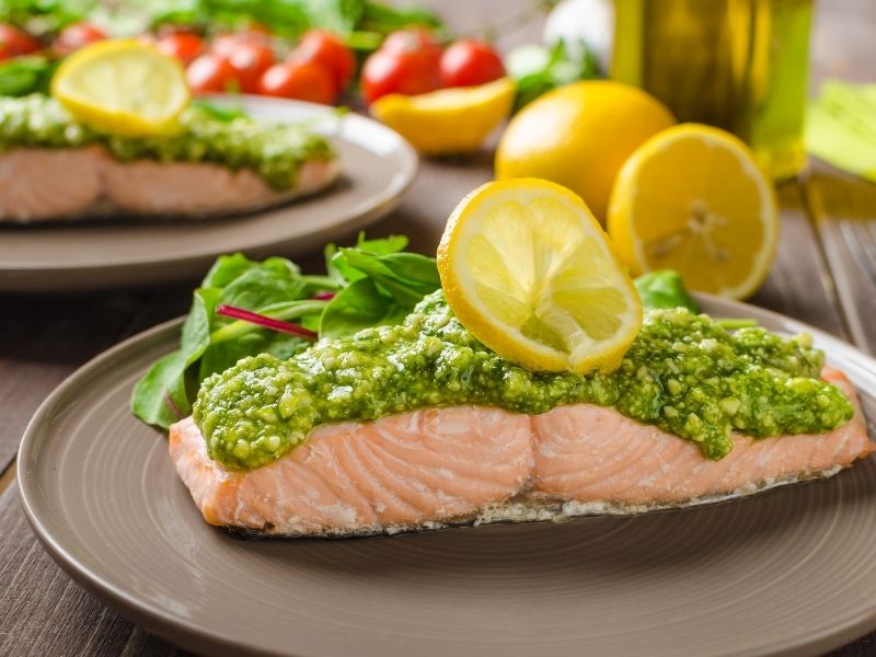 Pesto Soslu Somon İçin Gurme Tamamlayıcılar 