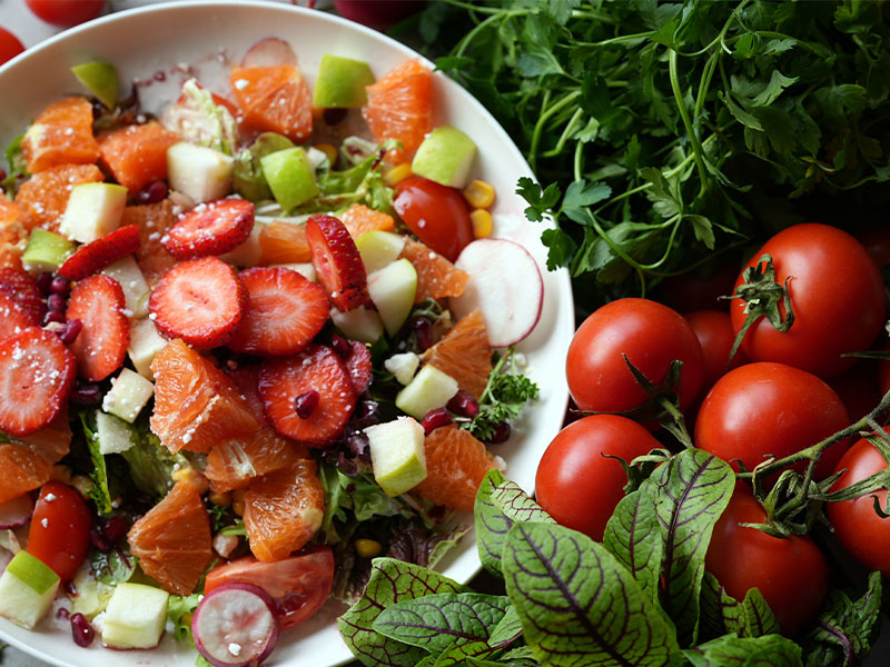 çilekli domates salatası