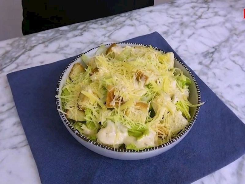 Sezar Salata (Caesar Salad)