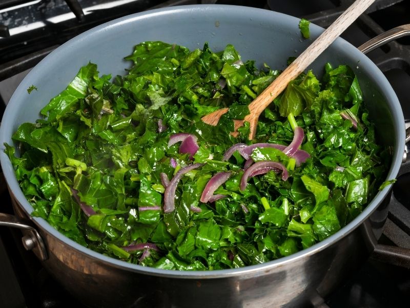 Klasik ve Lezzetli: Sarımsaklı Kale Otu Soteleme