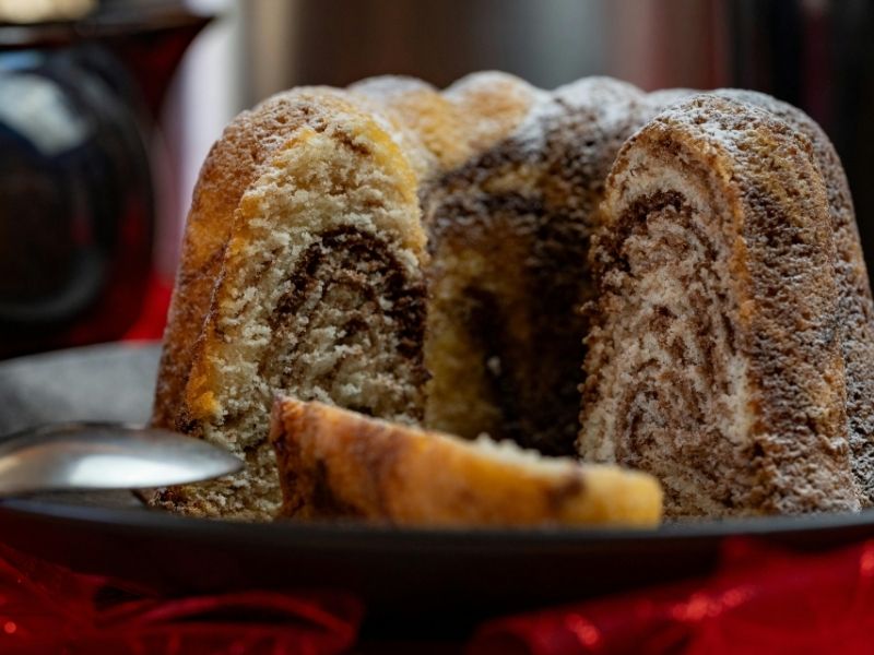 Kekin İçini Ve Dışını Tam Kıvamında Yapıyor