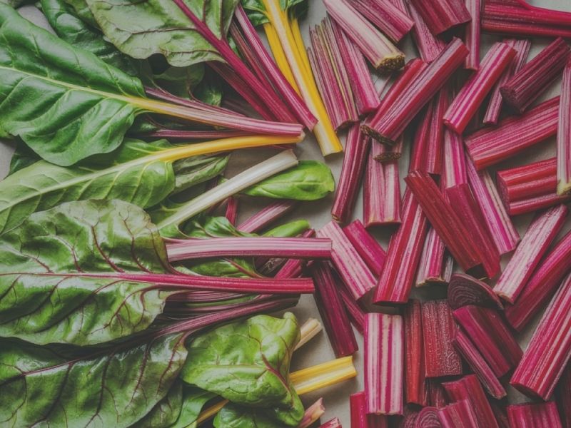 Doğrarken Sap Ve Yaprak Ayrımı Yapın