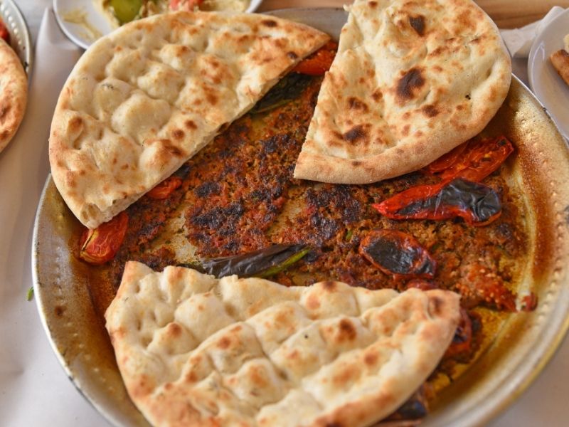 Üst Süsleme Ve Sos Dokunuşu: Fırında Kendi Suyuyla Pişme Dengesi