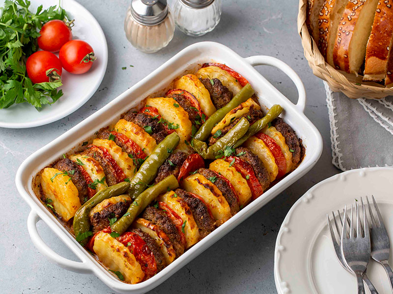 Köfteyi Harika Yapmak İçin Baharatı ve Ekmek Kıvamını Ayarlayın