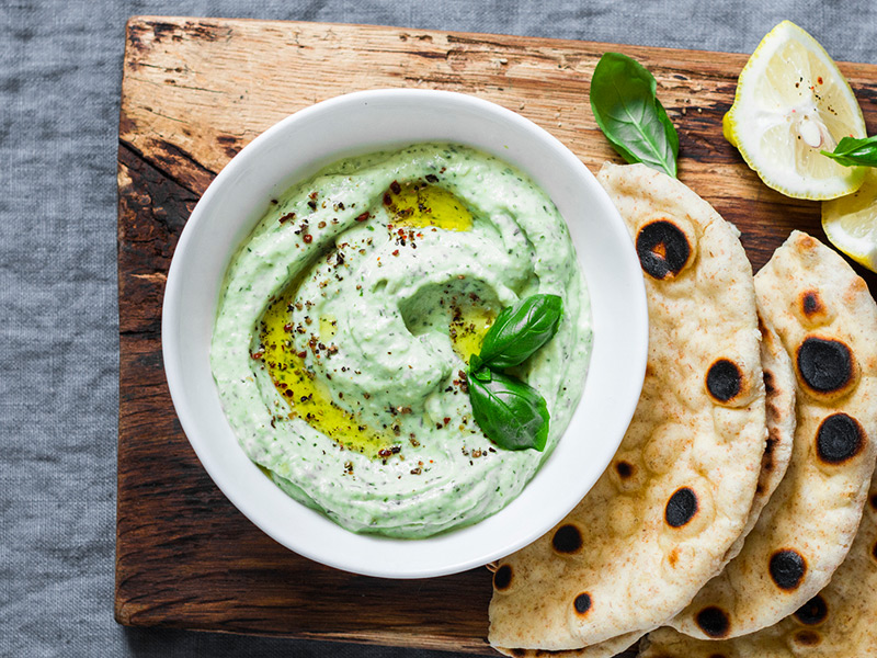 Yoğurtlu Avokado Salatası