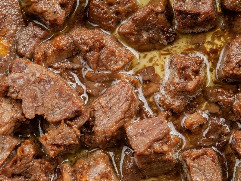 Kuşbaşı Etlerin Renkli Biberlerle Muazzam Sotelenişi