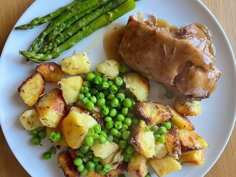 Tencere Yemeklerinde Püf Noktası: Soğan Suyu Ve Ağır Pişirme