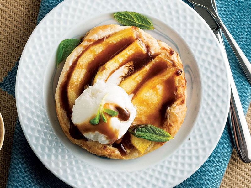 Karamel Soslu Ve Dondurmalı Ayva Tatlısı