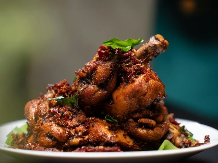 Tavuğu Sosta Dinlendirin