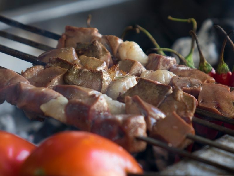 Aromatik Marinasyon: Soğan Suyu ve Baharatın Eklenmesi 