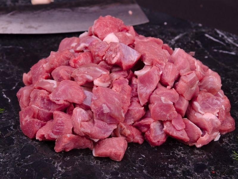 Kuzu Etinin Kavrulması Ve Kimyon Aromalı Düdüklü Pişirimi