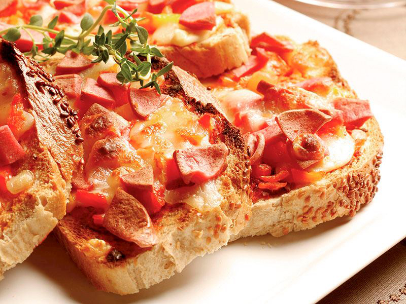 Ekmek Pizzası