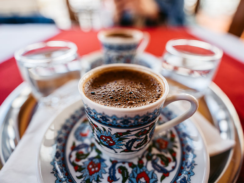 Kahveyi pişirmeden önce iyice karıştırın