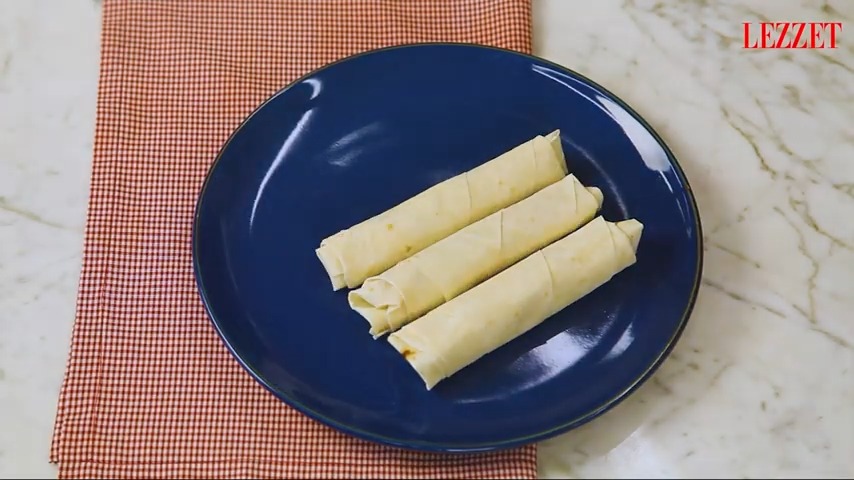 rulo şeklinde sarılan börek