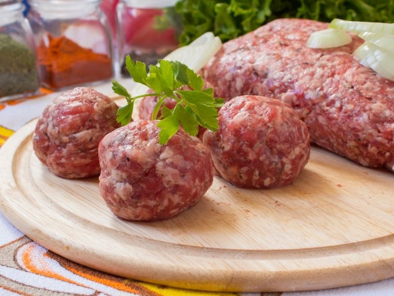 Köftelere Hacimli Şekiller Verin