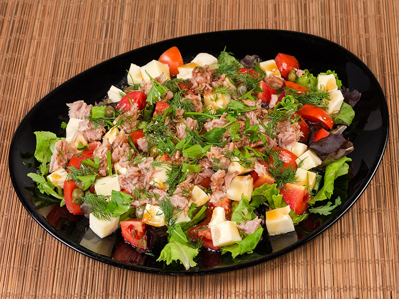 Ton Balıklı Peynirli Salata