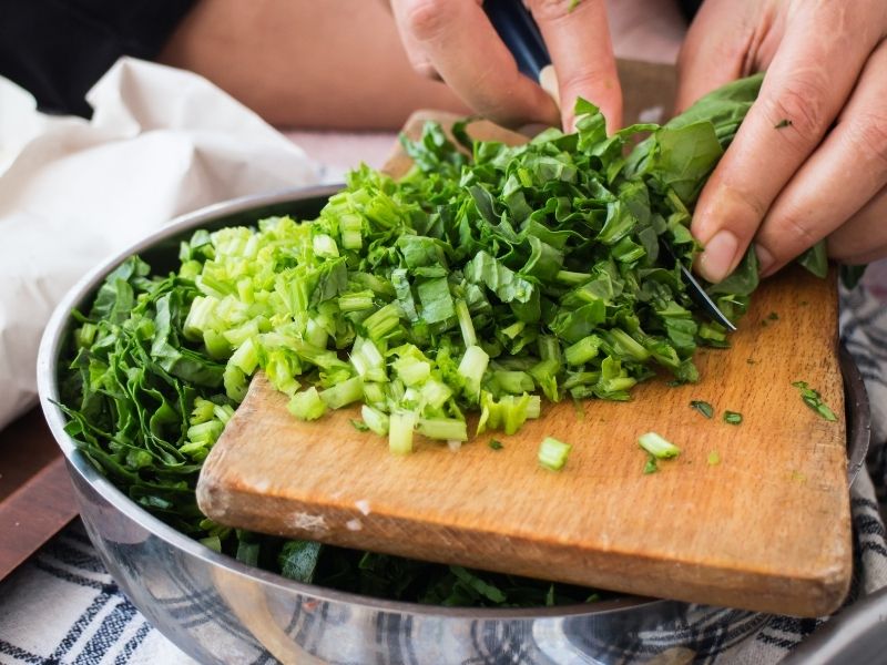 Ispanakları Temizleyip, Kurutarak Başlayın