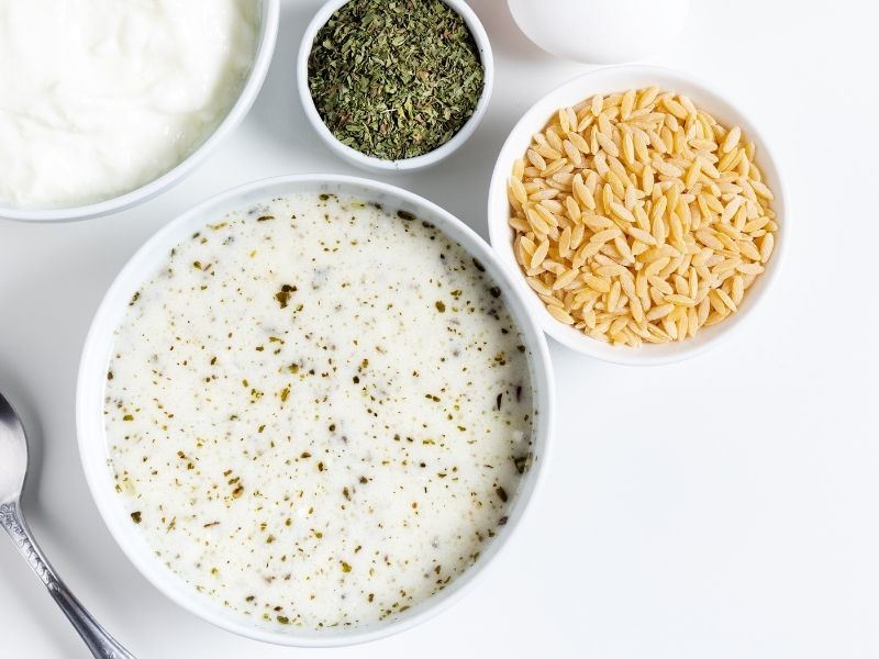 Arpa Şehriyeli Yoğurt Çorbası Tarifi