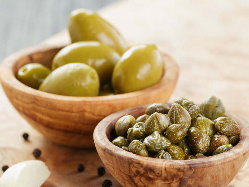 Zeytin veya Kapari (İsteğe Bağlı)