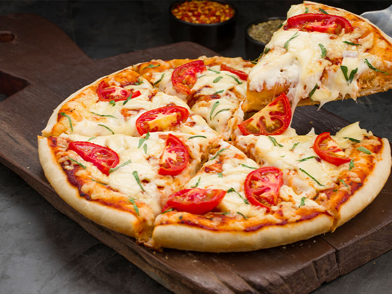 Domatesli Peynirli Lavaş Pizza