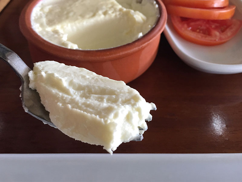 Yoğurdun süzülmeye hazırlanması