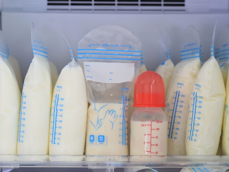 buzdolabında anne sütü