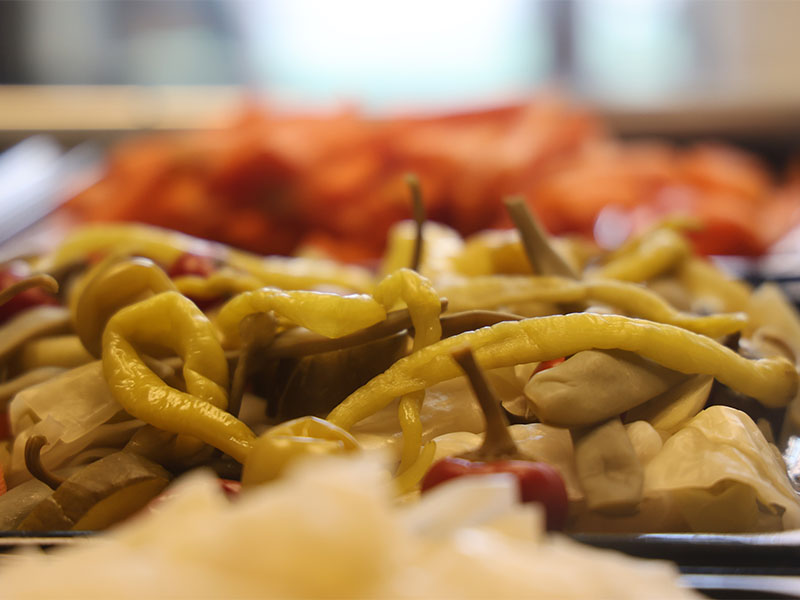 Turşuyu doldurduğumuz saklama kabı ise yeni ve güvenli kapaklı tercih edilmeli