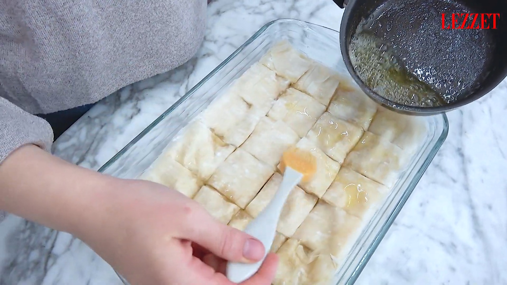 dilimlenmiş baklava yufkası