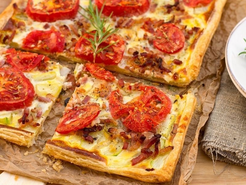 15 Dakikada Milföy Pizza Tarifi