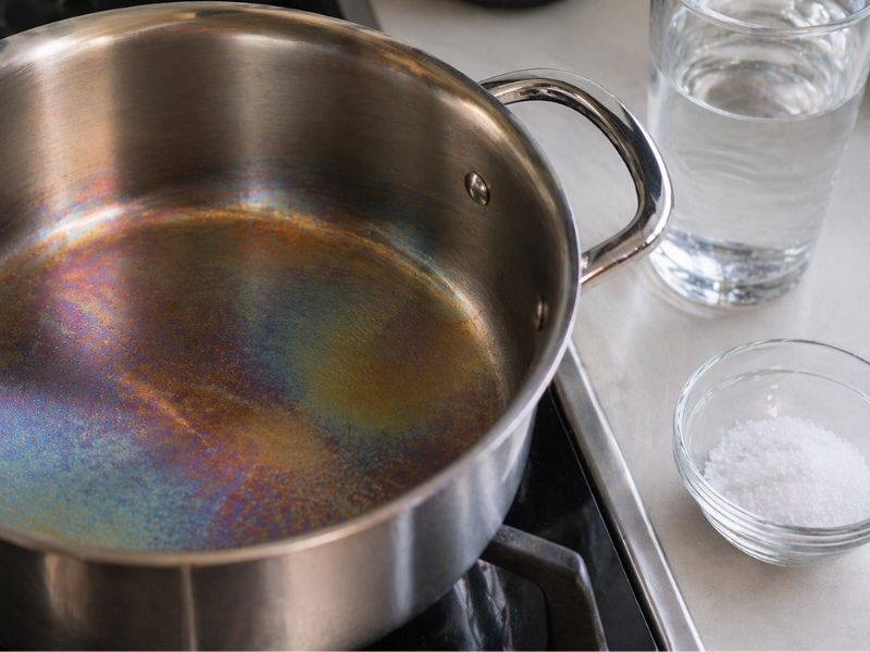 Tencerede Oluşan Renkli Lekelerin Nedeni