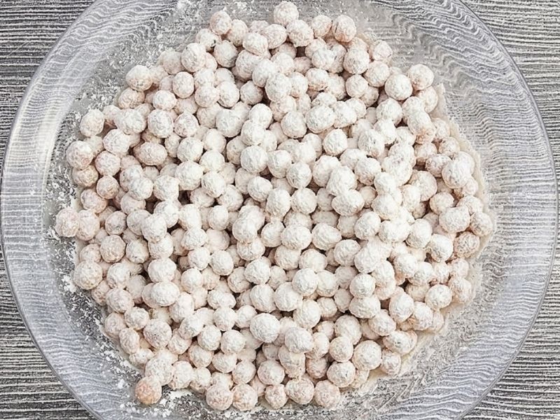 Geniş Bir Kapta Una Bulama Ve Şekillendirme Tekniği