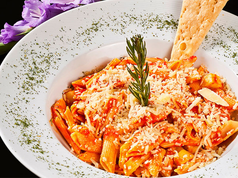 Biber salçası kolayca sos haline getirilebilir