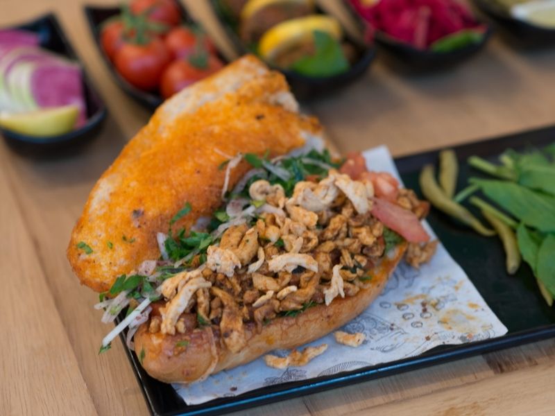 Tavuk tantuni ve turşu