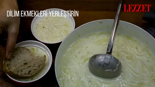 ekmek yerleştirilen çorba