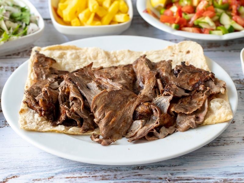 Baharatları ve Sarımsağı Ekleyin