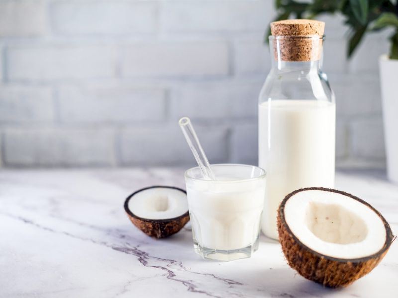 Süt ve Hindistan Cevizi Sütü