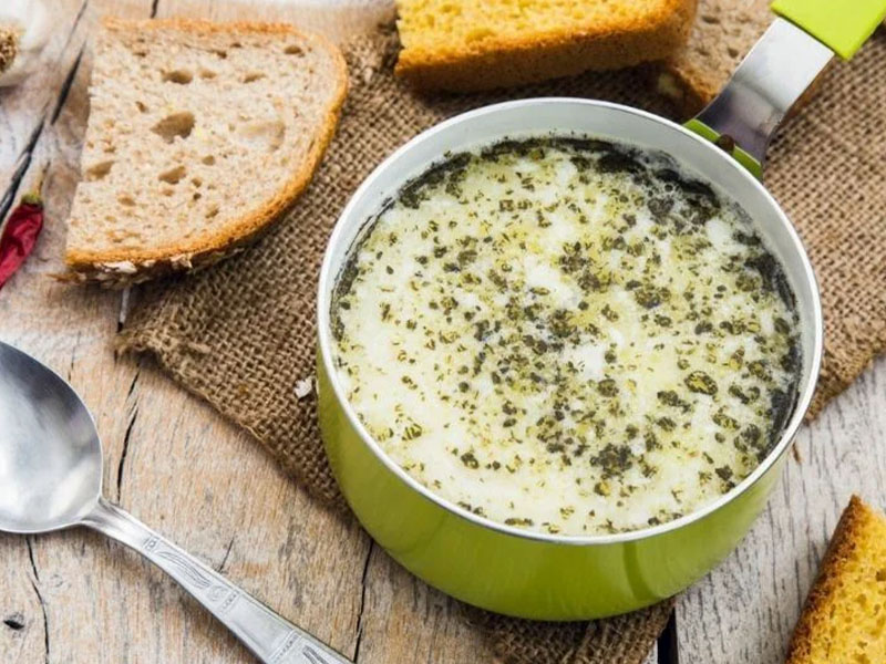 Yumurta eklemenin en büyük artısı çorbanın kıvamını daha yoğun hale getirmesidir