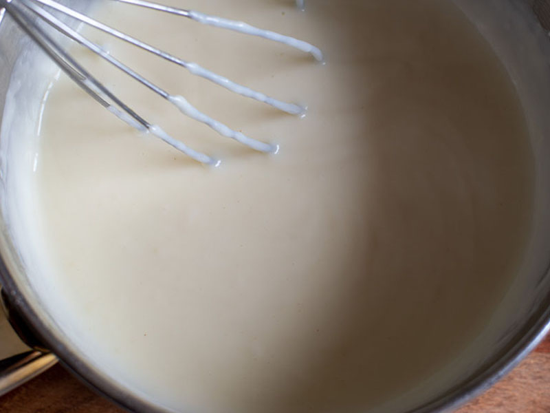 Tel çırpıcıyla sürekli karıştırın